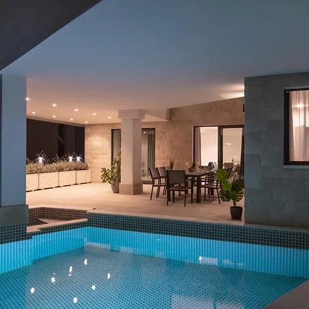 Vila Seaside Luxury With A Swimming Pool - 24341 Trogir