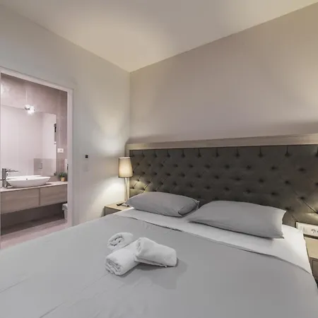 Vila Seaside Luxury With A Swimming Pool - 24341 Trogir