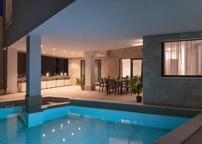Villa Seaside Luxury With A Swimming Pool - 24341 Trogir